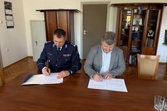 Od lewej: insp.  Andrzej Patrzałek, prof. Piotr Koszelnik,